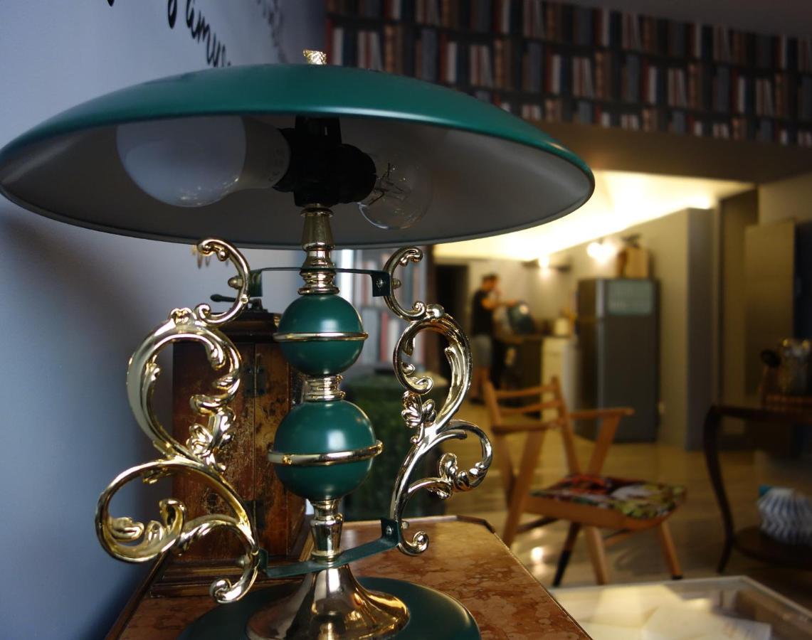 Apartment Le Bouquiniste, Centre Historique, Fibre, Ess, Rez-de-chaussee, Bedinshop *